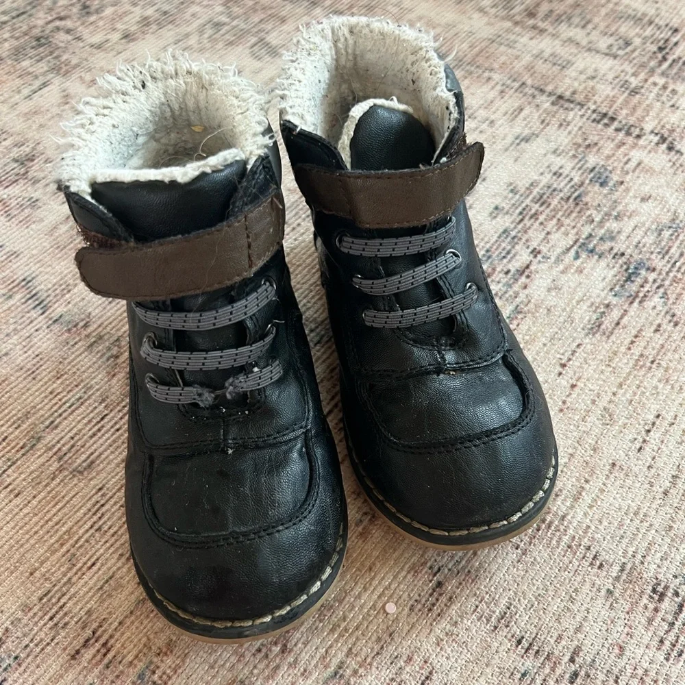 Old Navy Kids Boots in Black and Brown